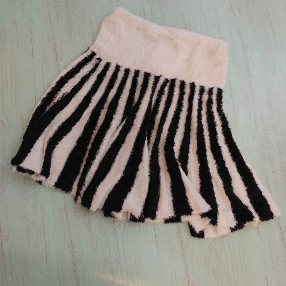 ModeLia Black & White Faux Fur Knit Striped  Skirt XL Soft!
